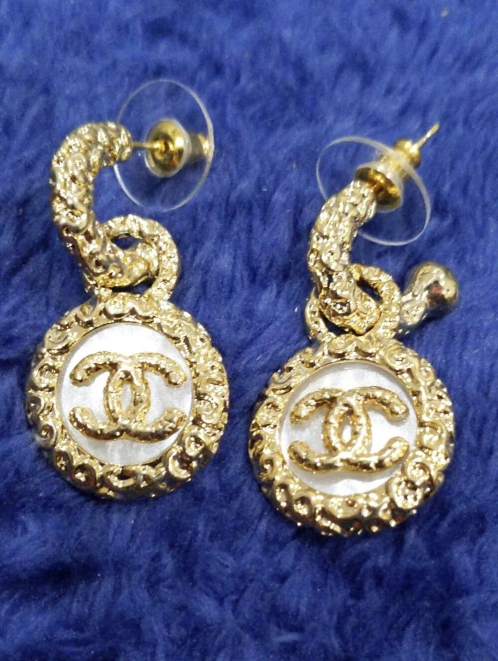 Modern Lux Fashion Gold and White Filigree Drop Earrings